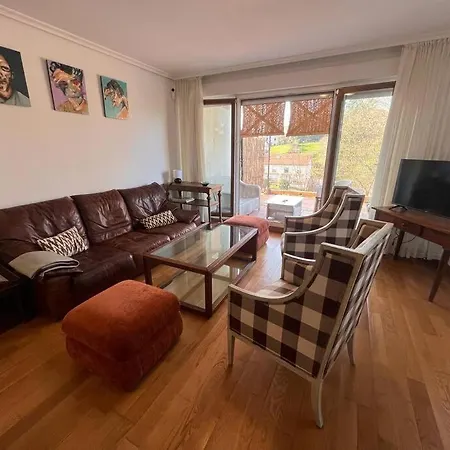 Chalet Adosado En El Centro Comillas